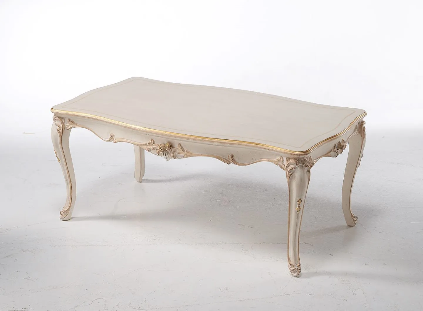Rectangular coffee table with carving and painting in Florentine style 