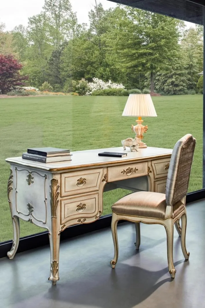 Desk with chiar