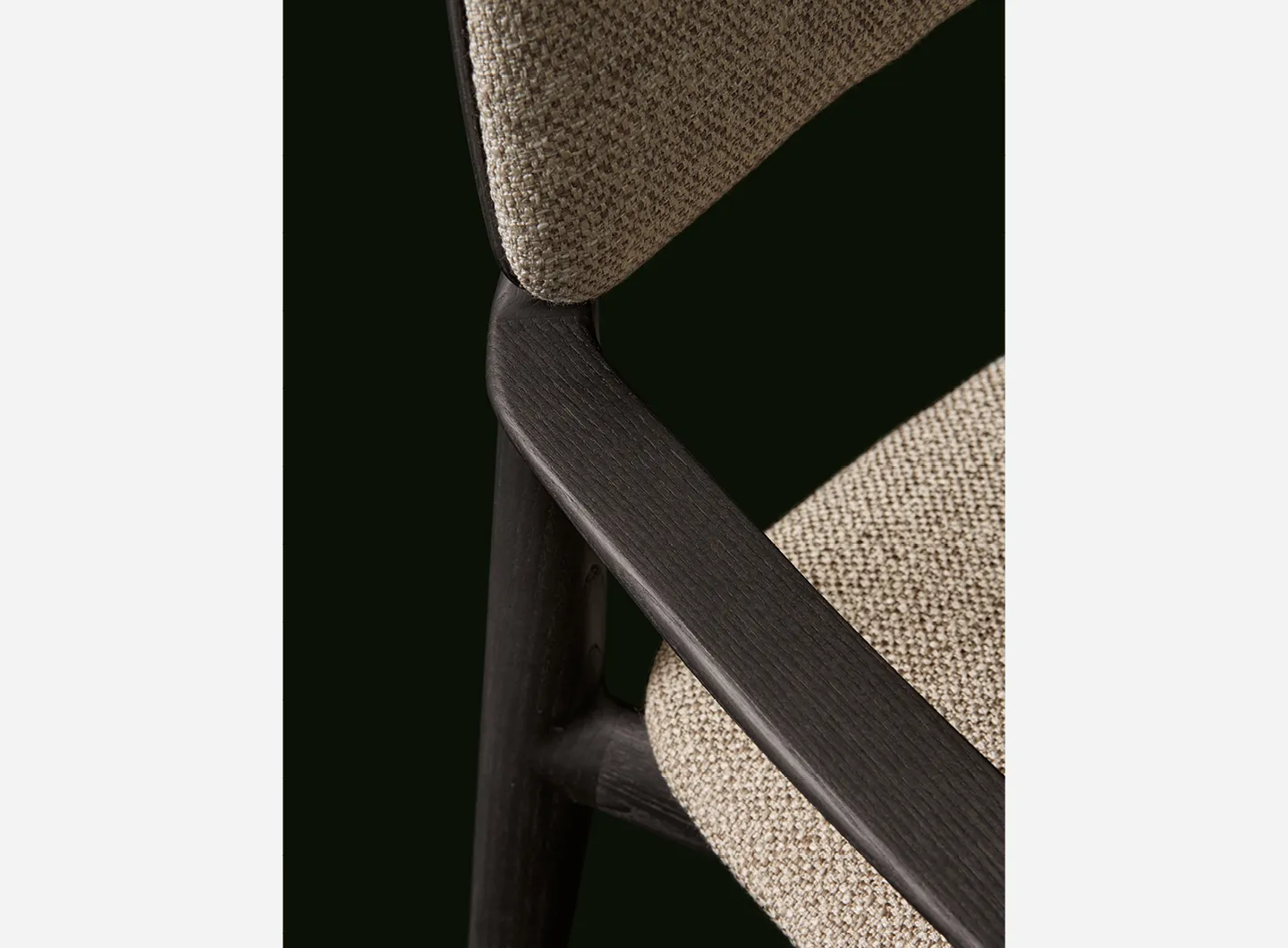 Curve chair, design by E Gallina
