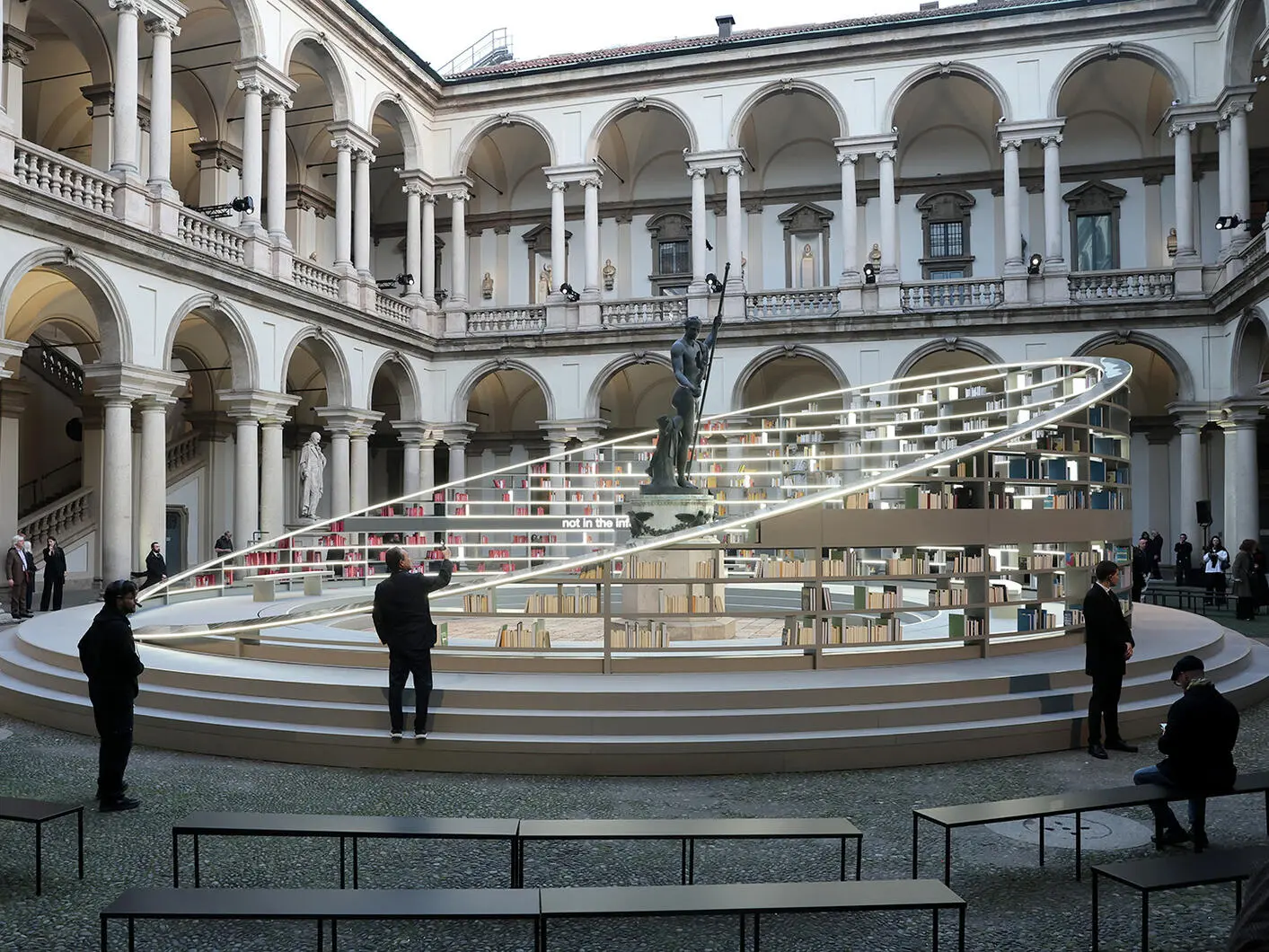 salonemilano, es devlin