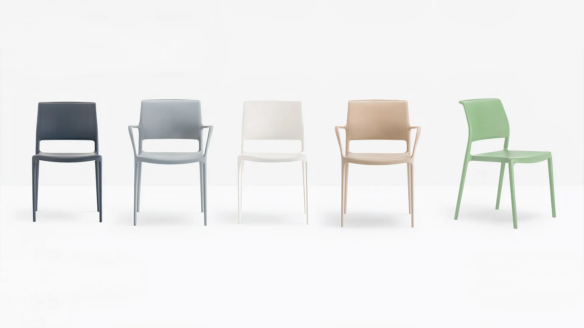 Pedrali e la nuova sedia con la maniglia | Salone del Mobile
